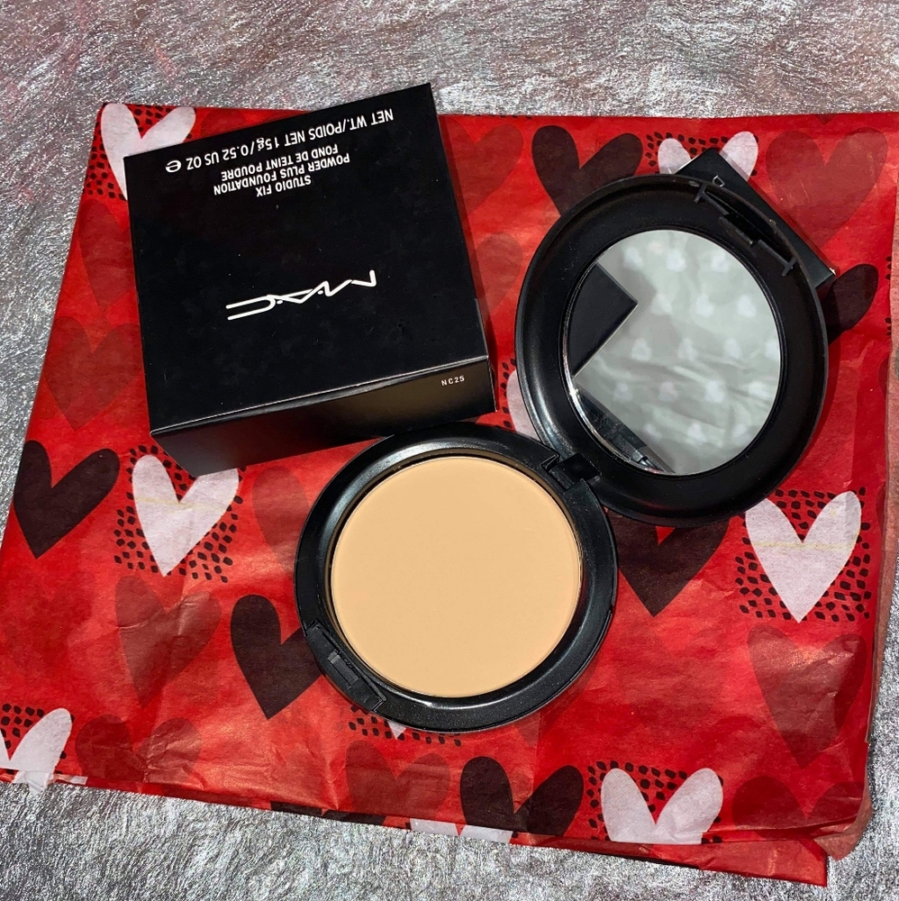 💋 New Mac NC25 Studio Fix Powder + Foundation 💋